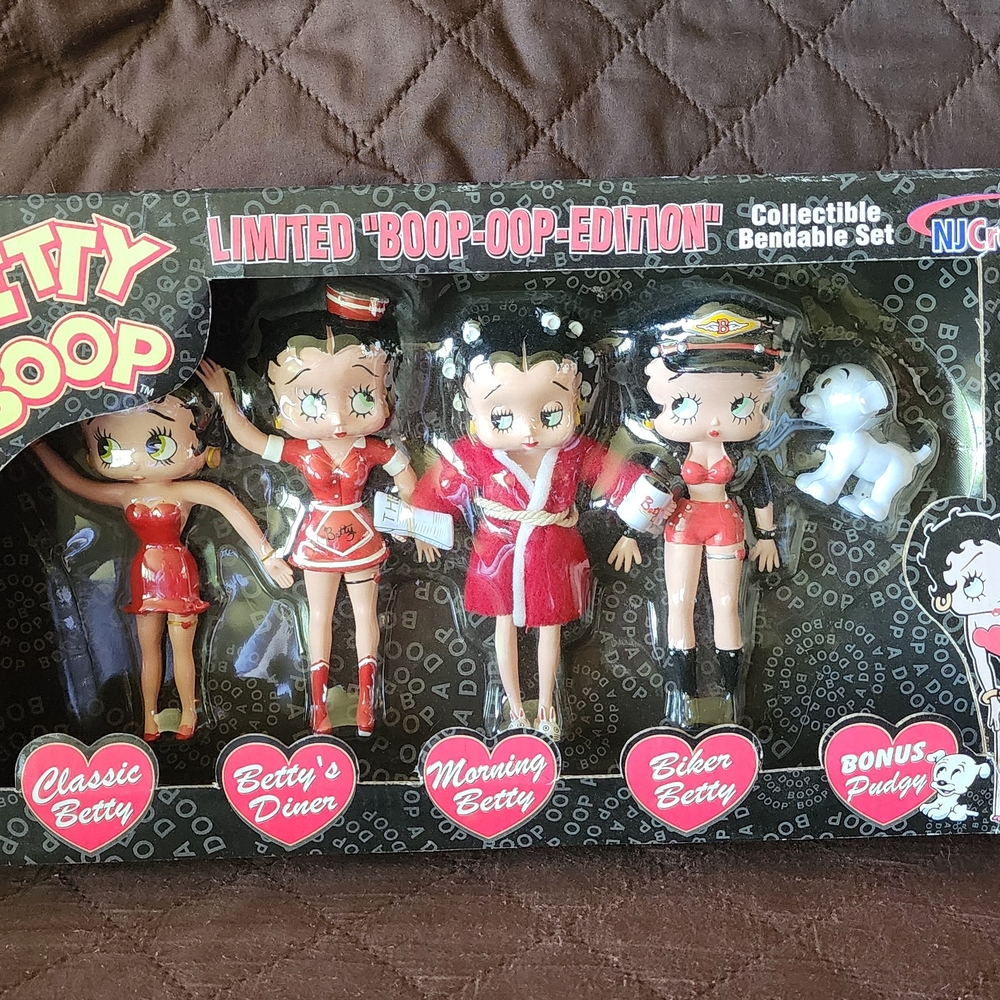 Betty Boop Boop-Oop-Edition Collectible Set - Red and Black